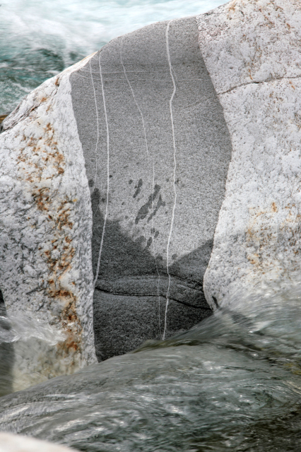 

Aufnameort: Verzascatal Tessin CH
Kamera: Canon EOS 5D