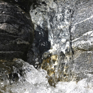 stein-und-wasser-in-der-maggia-1744.jpeg