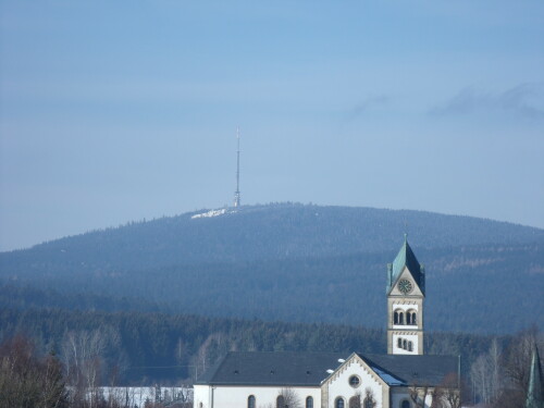 ochsenkopfsender-u-kirche-von-mehlmeisel-ifg-6997.jpeg