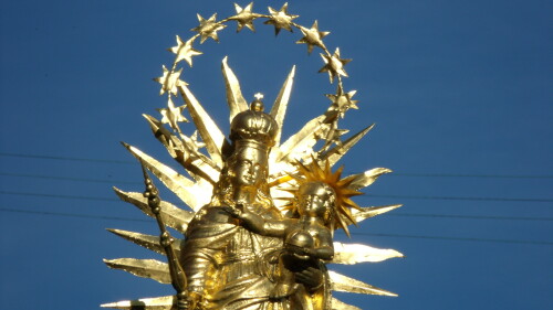 die-krone-der-mariensaule-im-sonnenlicht-7537.jpeg