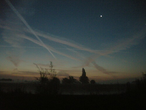 zivilgesellschaftlich-beschadigter-morgenhimmel-7560.jpeg