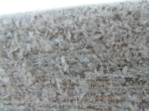 raureif-schnee-wie-eiskristalle-auf-holzgelander-8269.jpeg