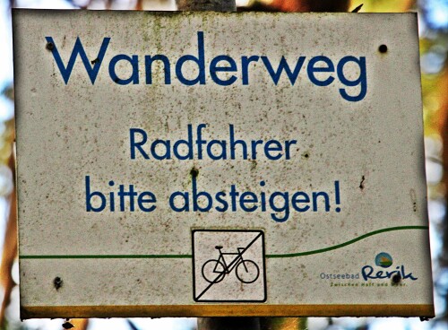 schild-im-kustenwald-19732.jpeg